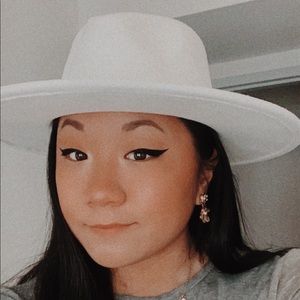 Meet your Posher, Caroline